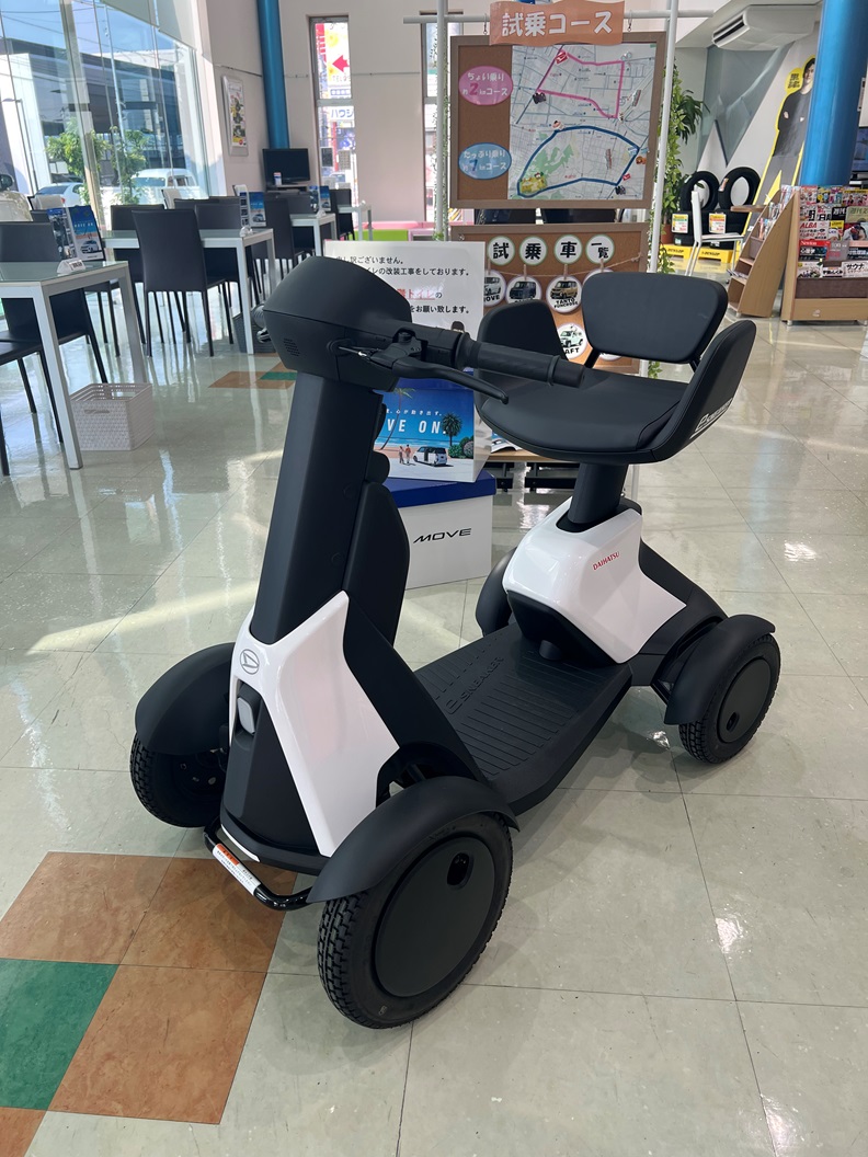 イースニーカー